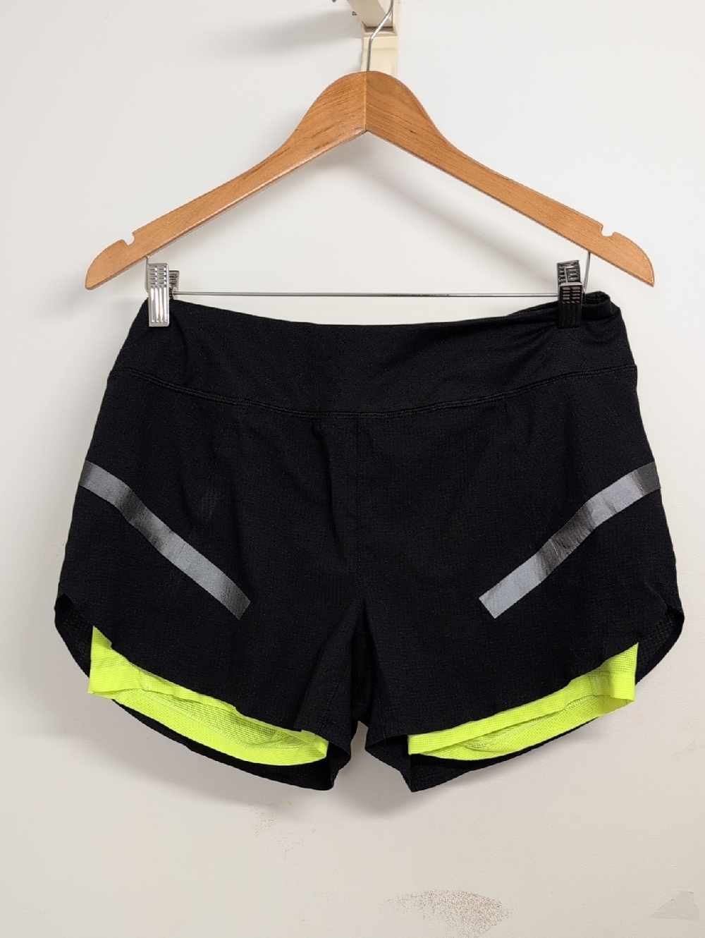 BROOKS BLACK NEON YELLOW RUNNING SHORTS SIZE MEDIUM REFLECTIVE ACTIVEWEAR